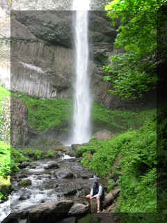 Doesn't that look like a cool place to wet your feet on a hot summer day?
